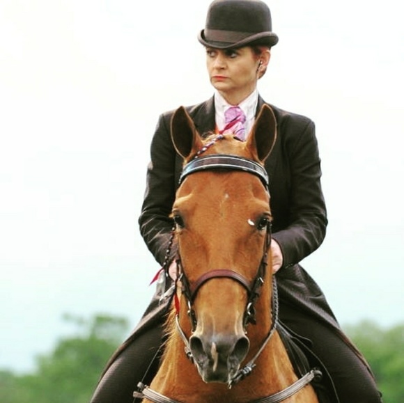 Meet your Posher, Beth - Picture 3 of 5